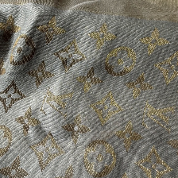 LOUIS VUITTON Monogram Shine Silk Shawl - Picture 9 of 10